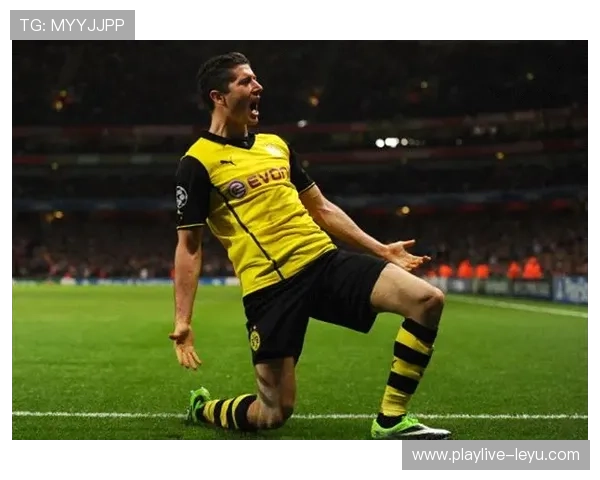 莱万多夫斯基展现领袖风采，带领球队逆转取胜