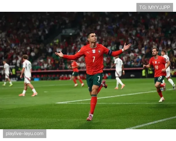 C罗世界杯关键战再显神锋，助球队稳步迈向晋级