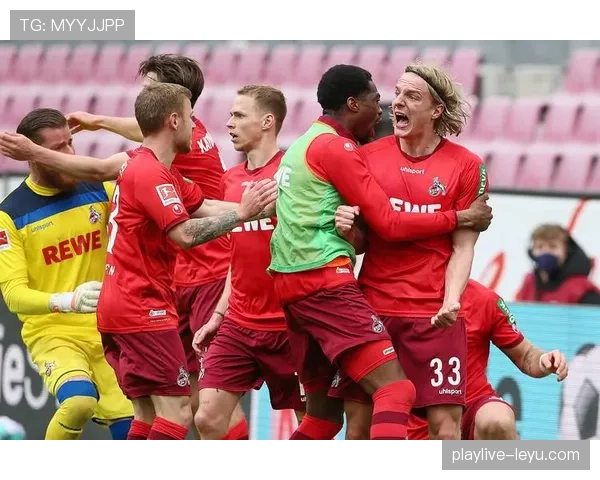 德甲药厂高压逼抢战术显成效,球队状态回升引关注 德甲药厂高压逼抢战术显成效,球队状态回升引关注