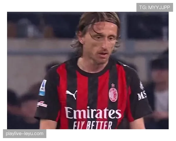 AC米兰防守体系崩塌问题，当前赛季阶段性变化对争冠形势产生影响