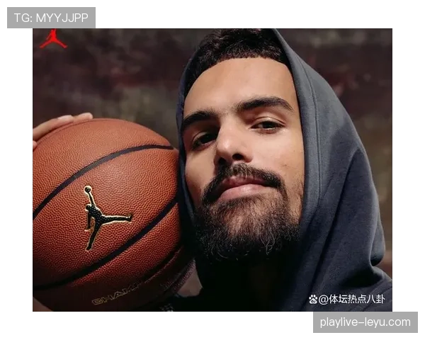 特雷·杨利用挡拆提升三分效率 拉开与欧文关键差距